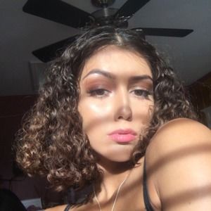 Meet your Posher, Desiree